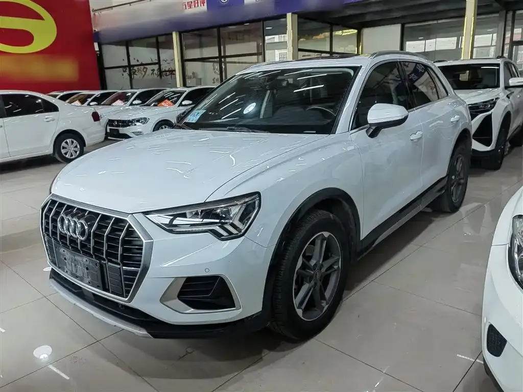 Audi Q3 — фото 1