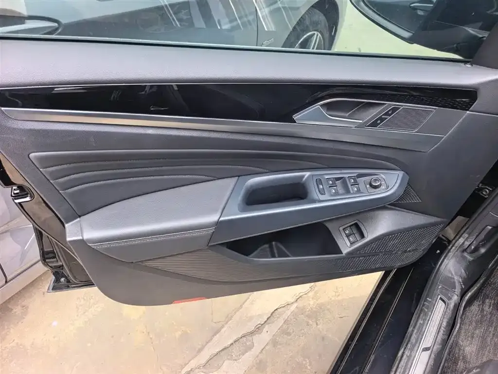 Volkswagen Passat New Energy — фото 2