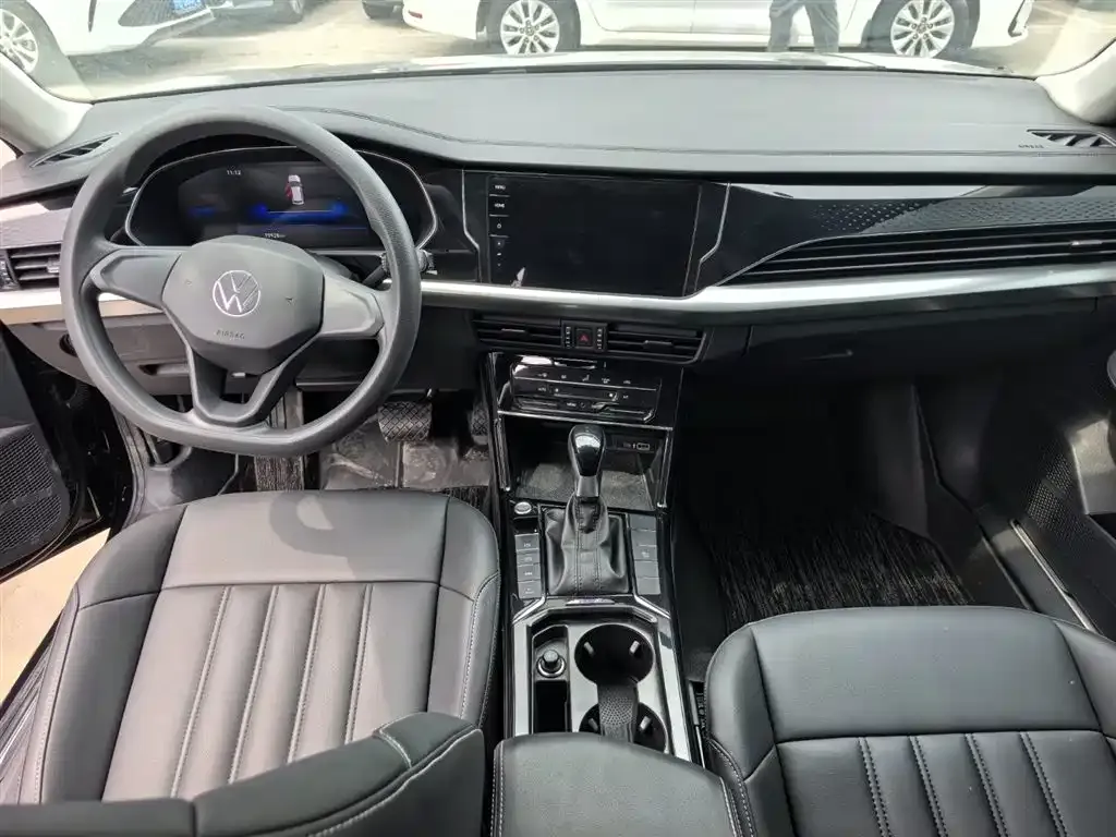 Volkswagen Passat New Energy — фото 9