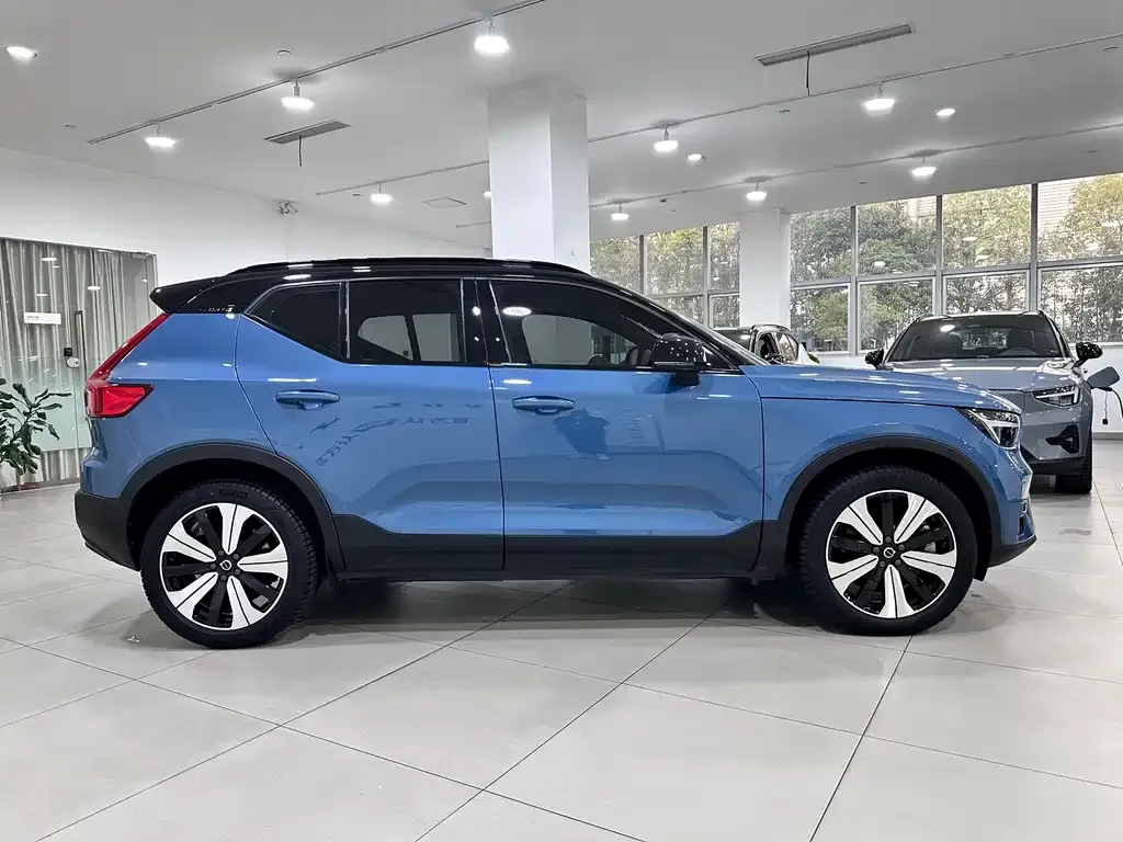 Volvo XC40 NEV — фото 8
