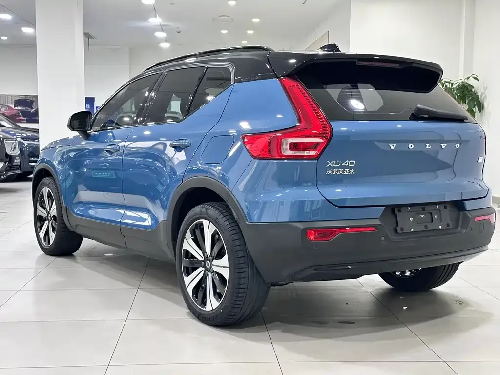Volvo XC40 NEV — фото 5