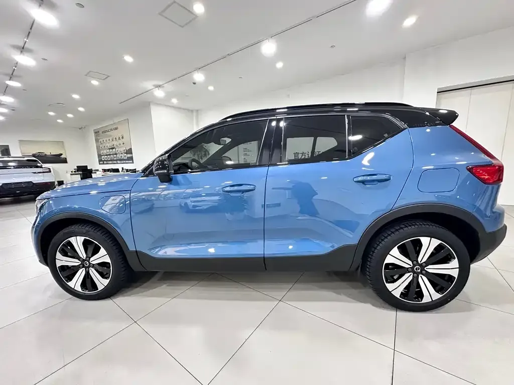 Volvo XC40 NEV — фото 3