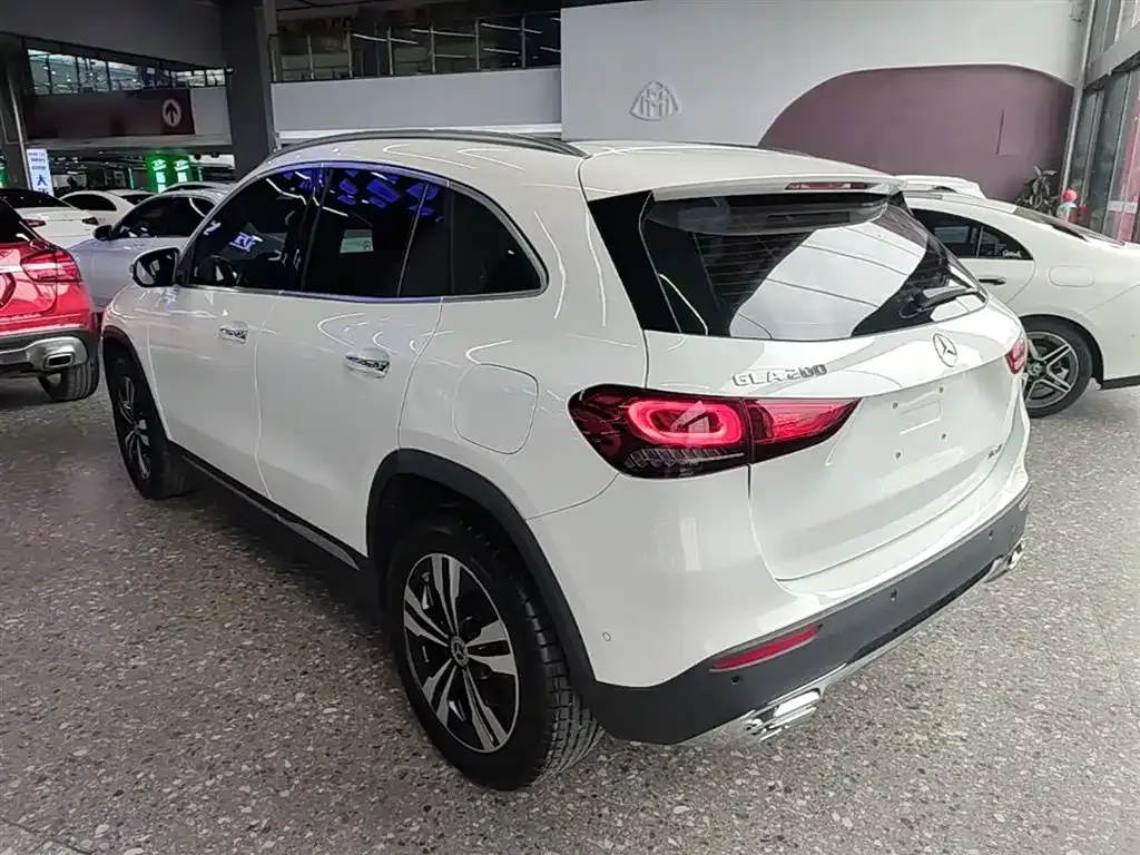 Mercedes-Benz GLA — фото 10