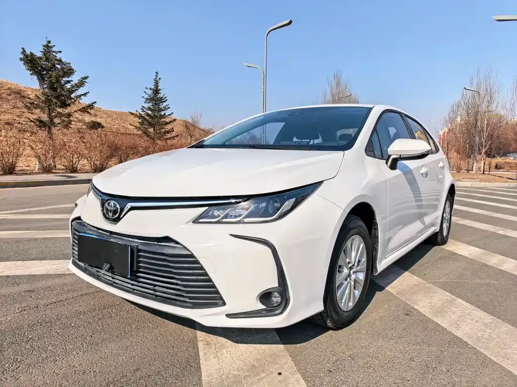 Toyota Corolla — фото 1
