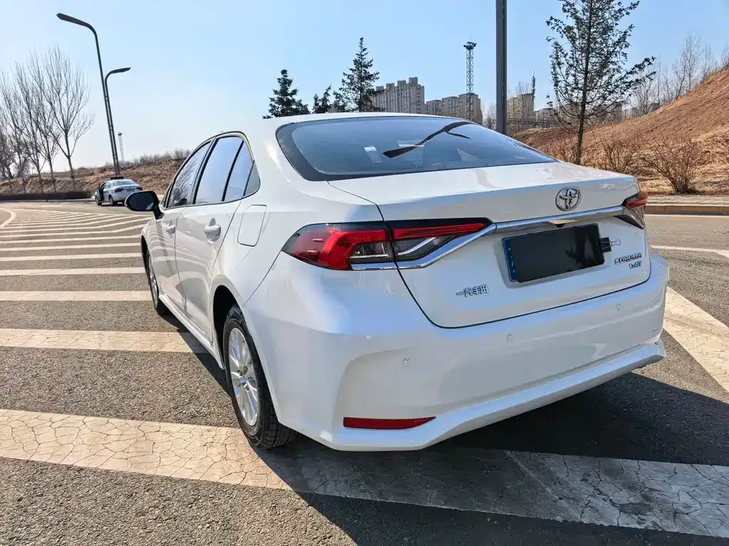 Toyota Corolla — фото 9