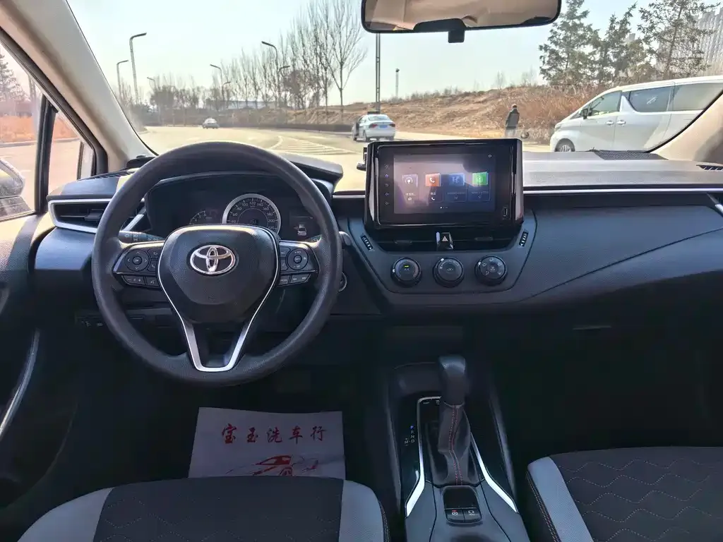 Toyota Corolla — фото 10