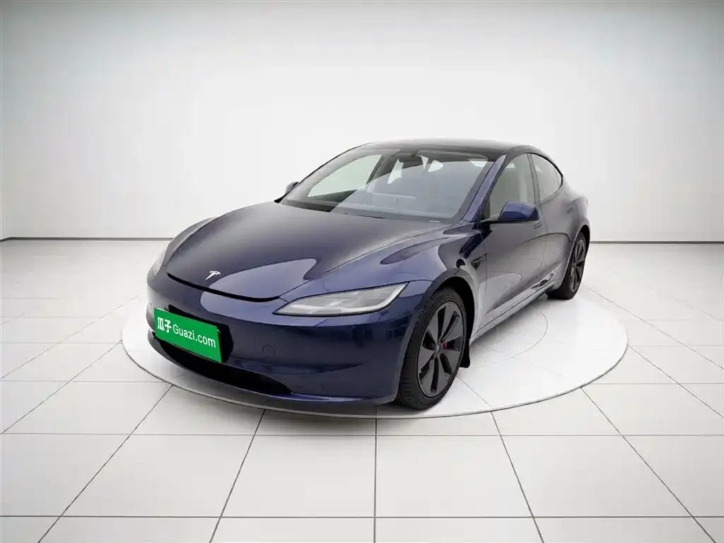 Tesla Model 3 — фото 1