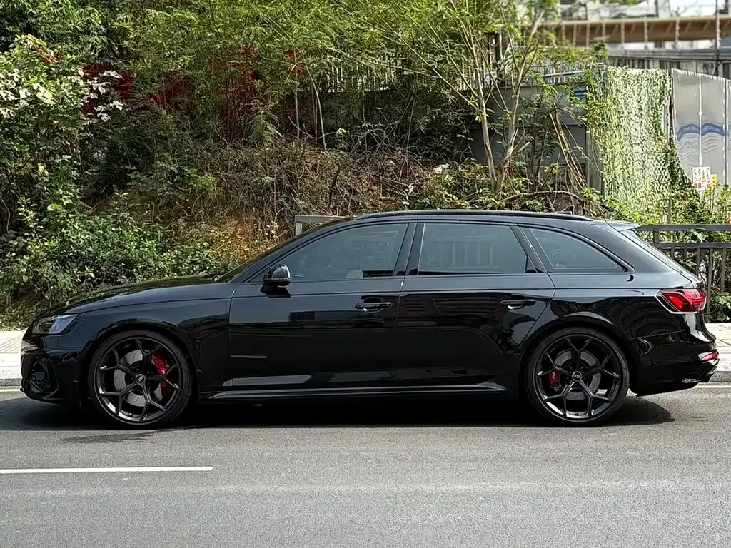 Audi RS 4 — фото 9