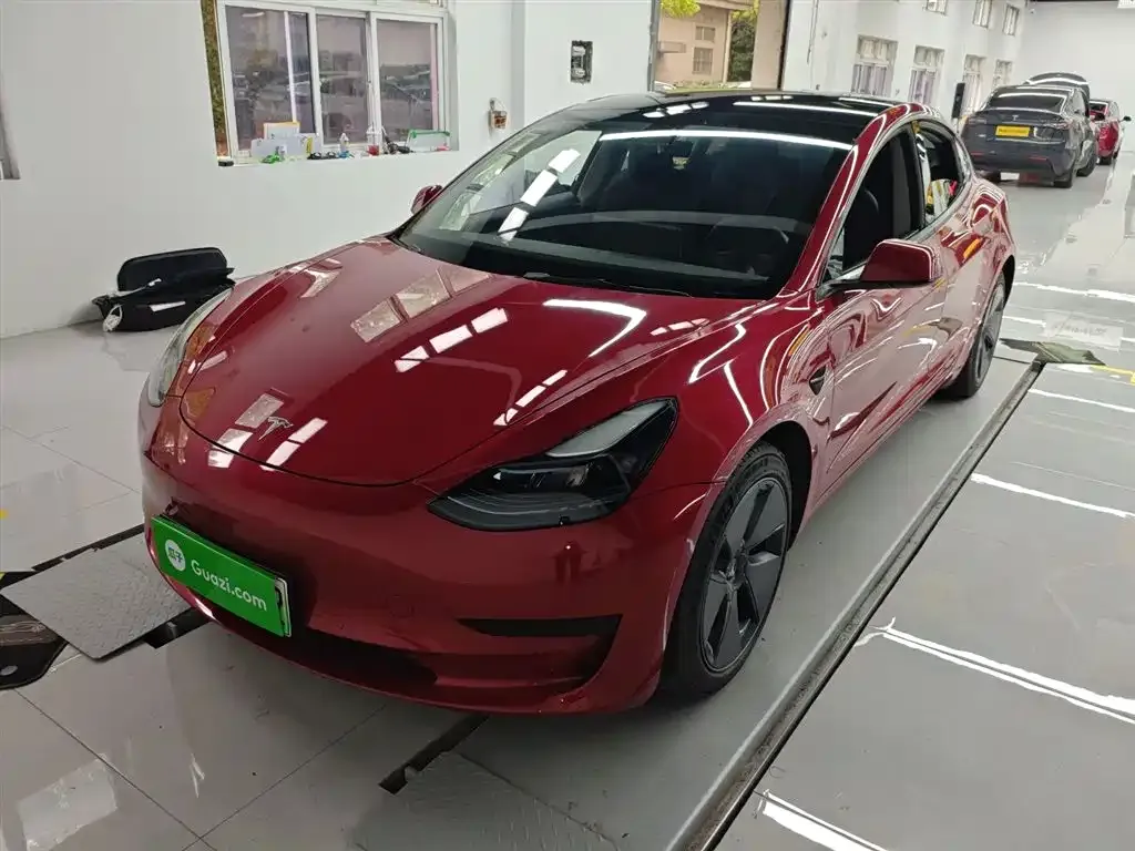 Tesla Model 3 — фото 1