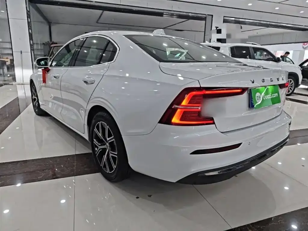 Volvo S60 — фото 10