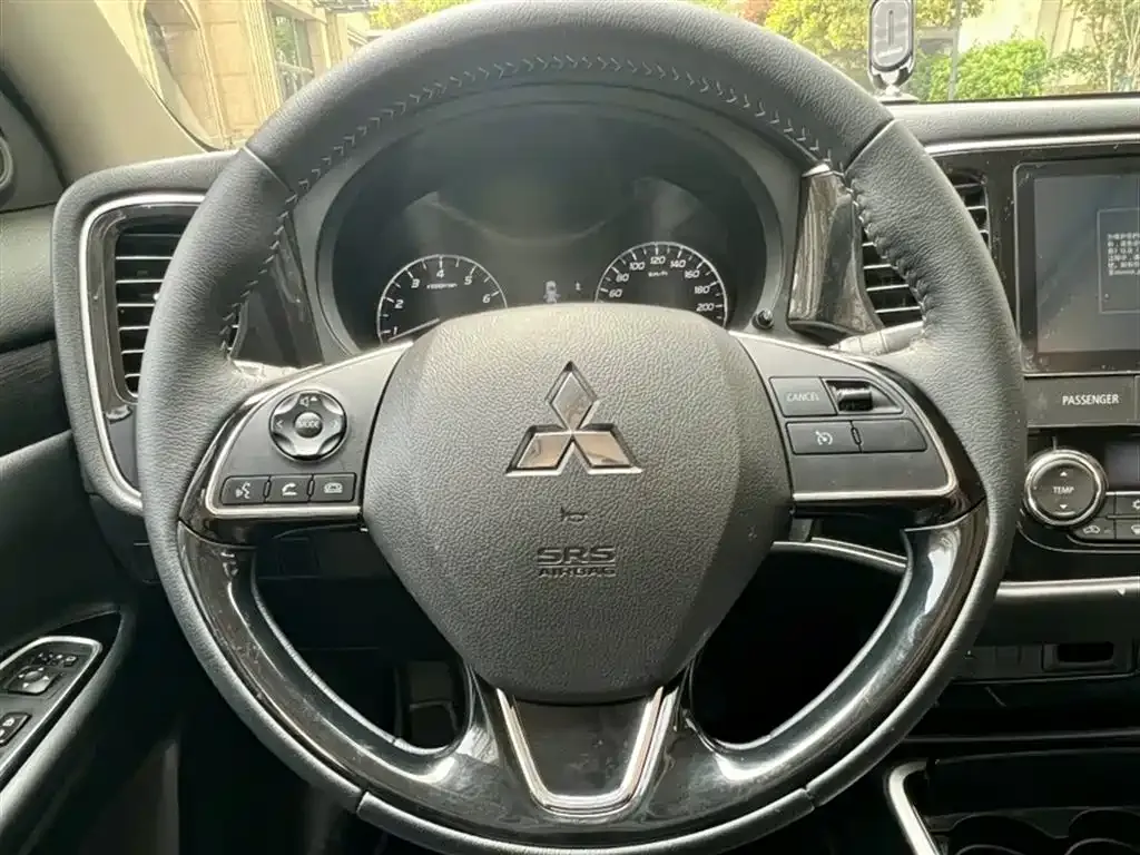 Mitsubishi Outlander — фото 4