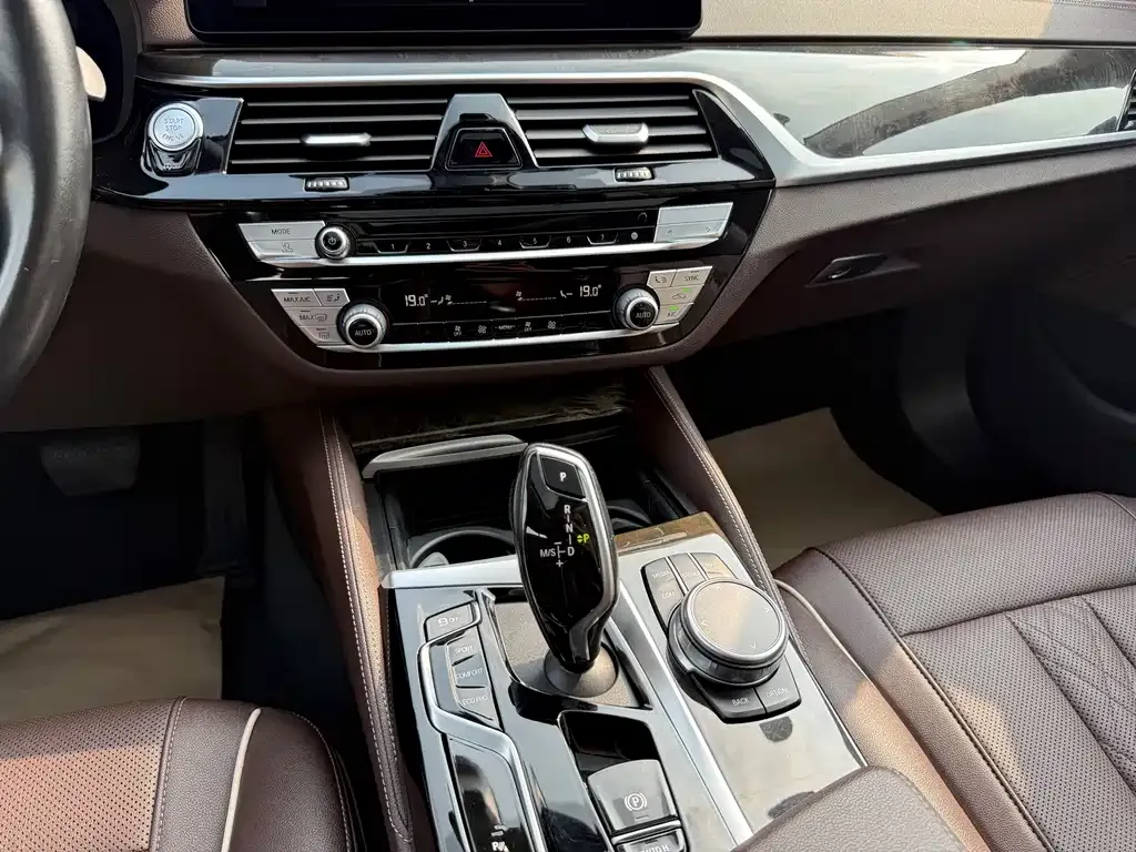 BMW 5 Series — фото 9