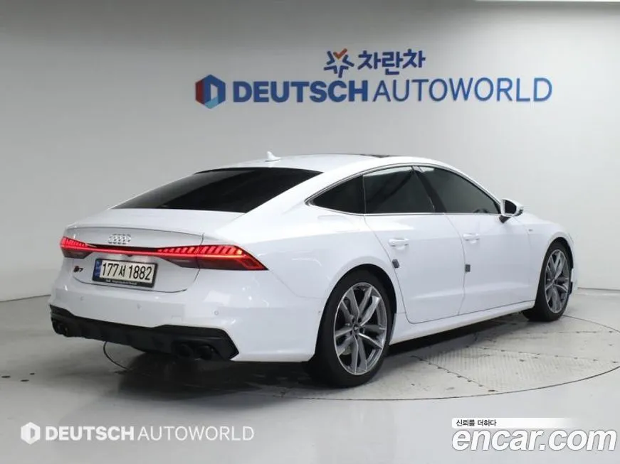 Audi A7 — фото 7