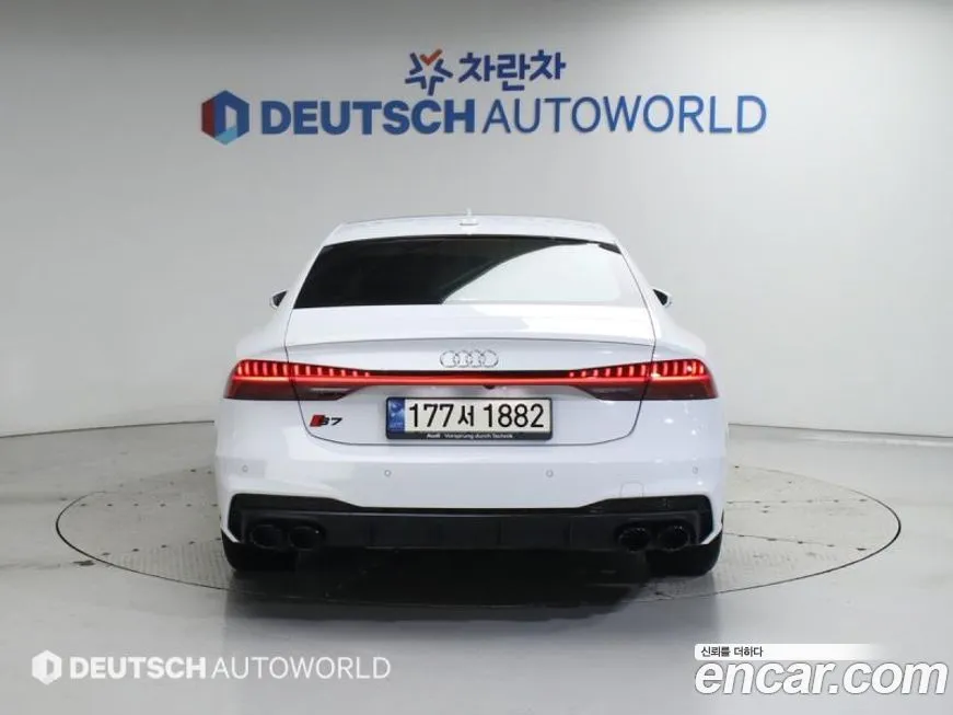 Audi A7 — фото 10