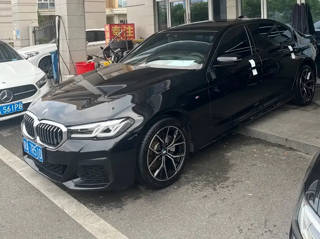 BMW 5 Series — фото 1