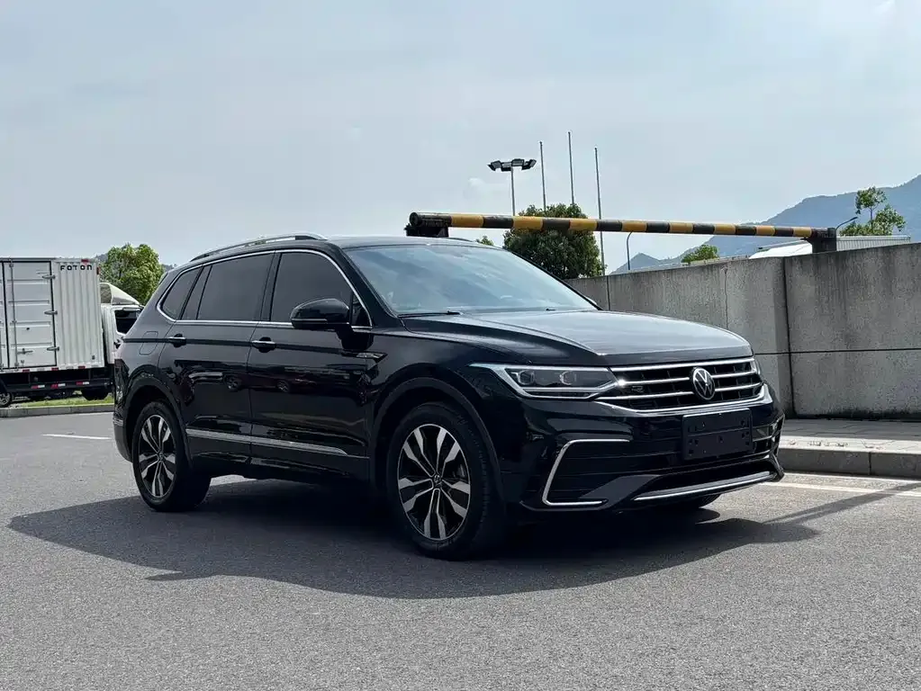 Volkswagen Tiguan L — фото 9