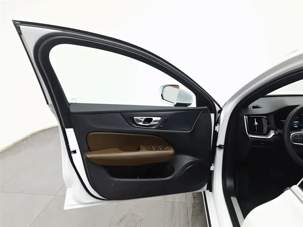 Volvo S60 — фото 6