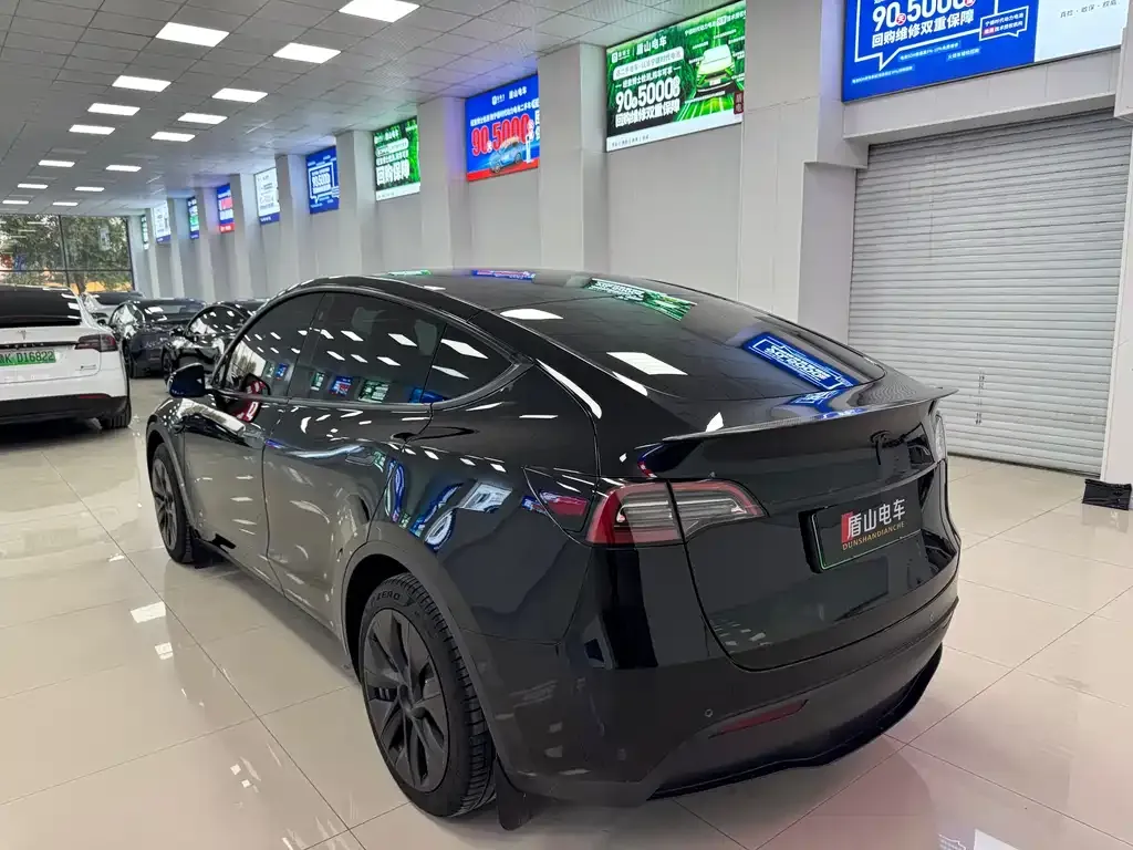 Tesla Model Y — фото 9