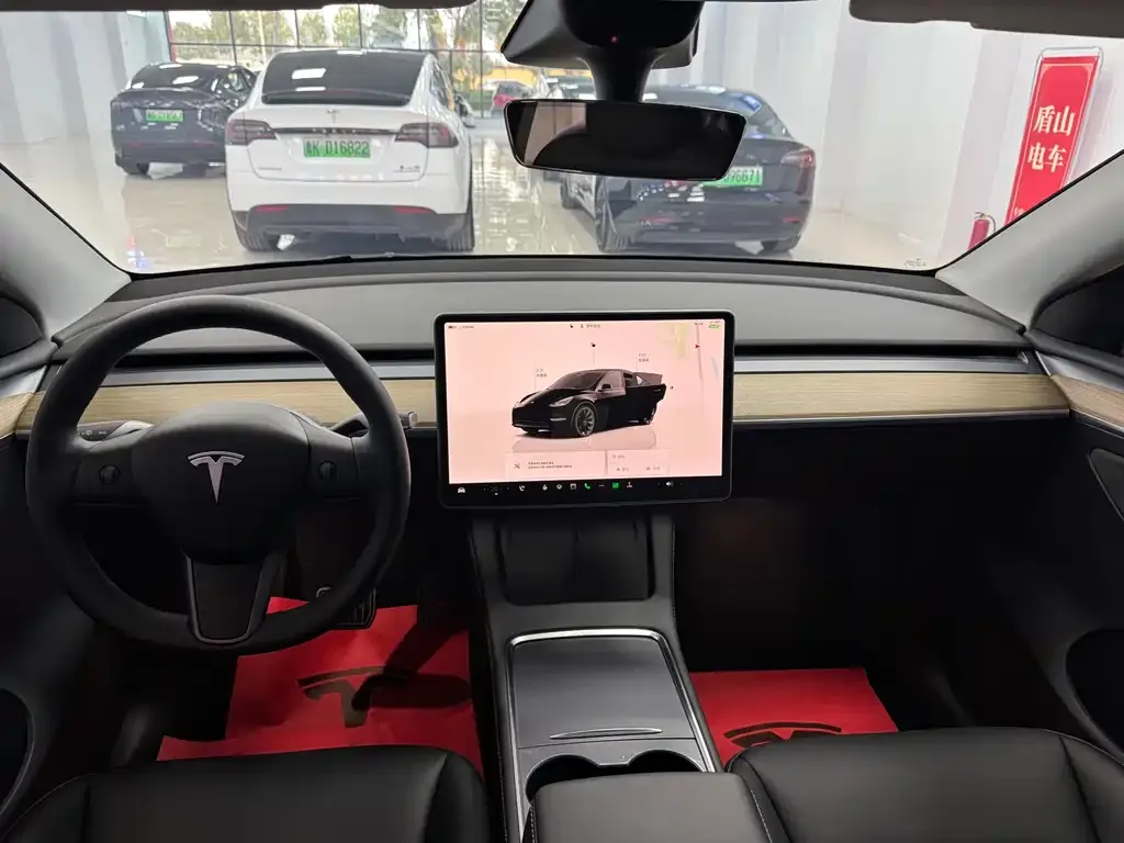 Tesla Model Y — фото 3