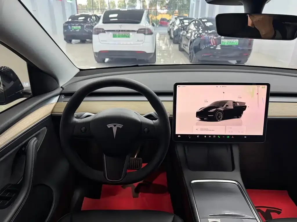 Tesla Model Y — фото 8