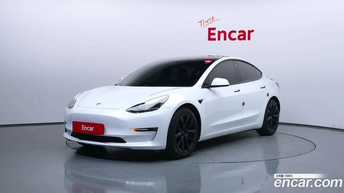 Tesla Model 3 — фото 1