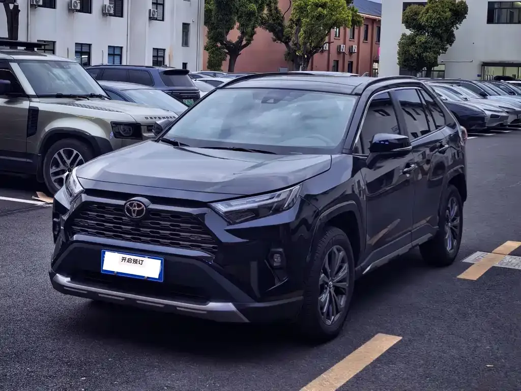 Toyota RAV4 — фото 1