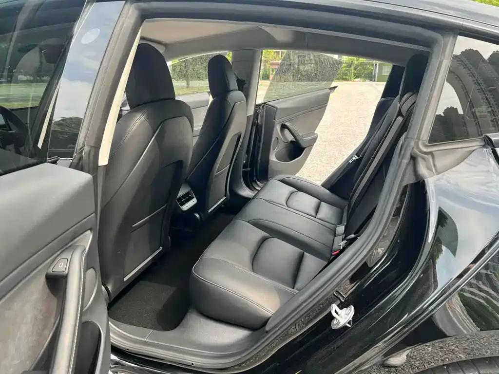 Tesla Model 3 — фото 3