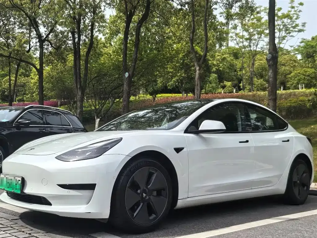 Tesla Model 3 — фото 1