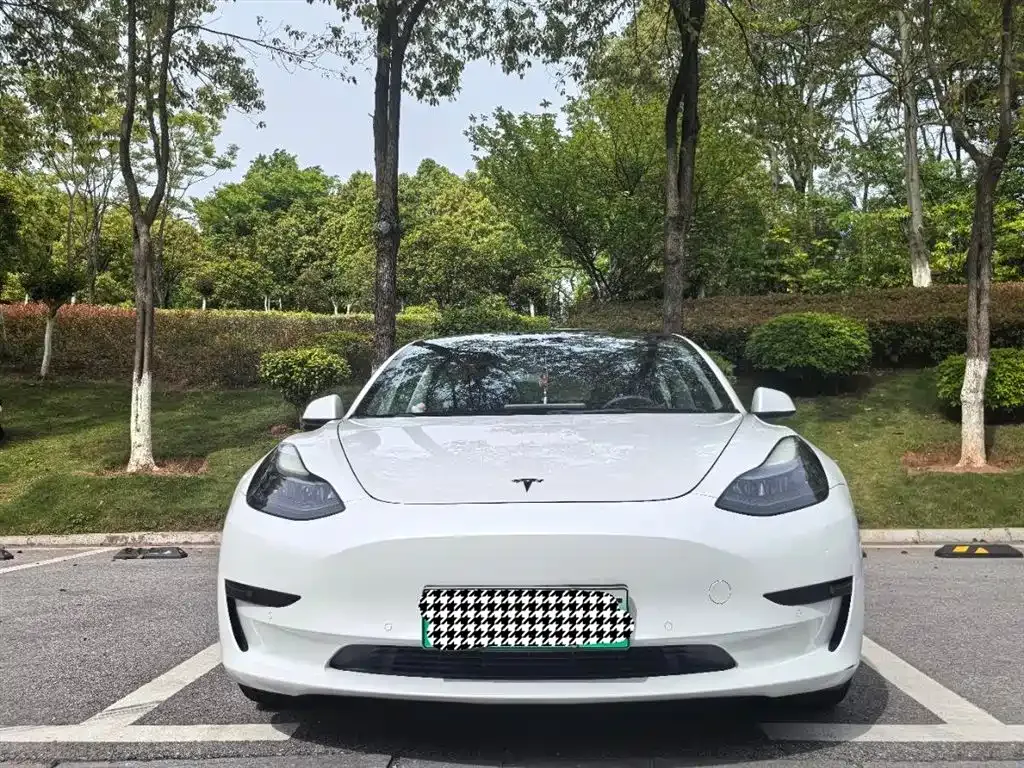 Tesla Model 3 — фото 7