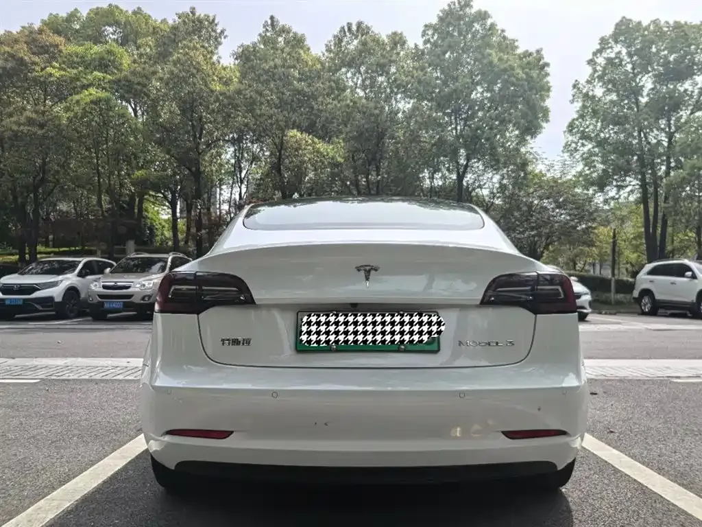 Tesla Model 3 — фото 9