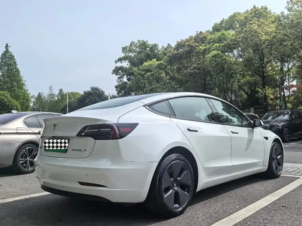Tesla Model 3 — фото 4