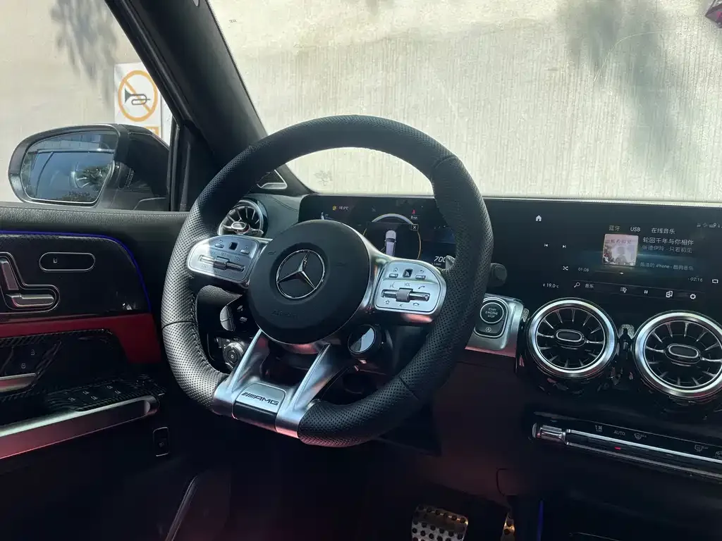 Mercedes-Benz GLB AMG — фото 6