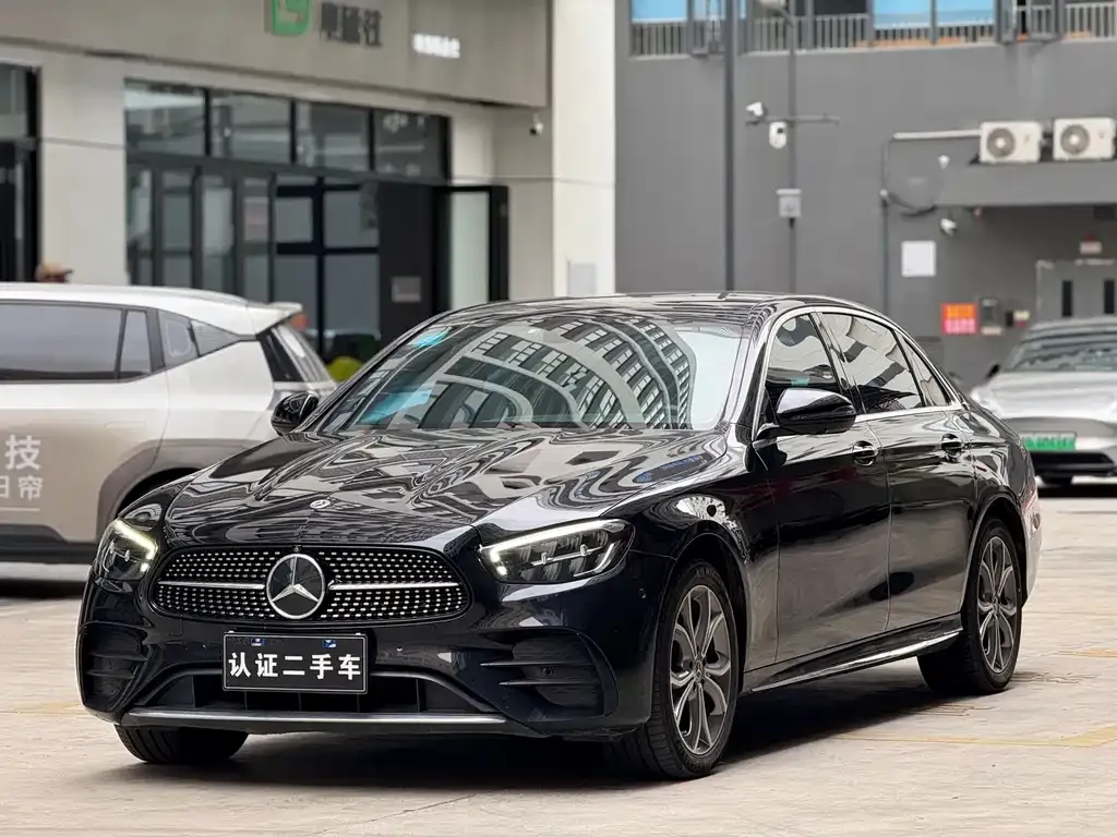 Mercedes-Benz E-Class — фото 1
