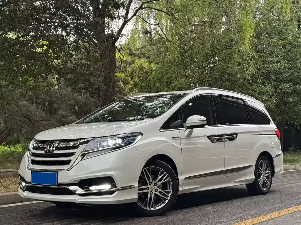 Honda Elysion — фото 1