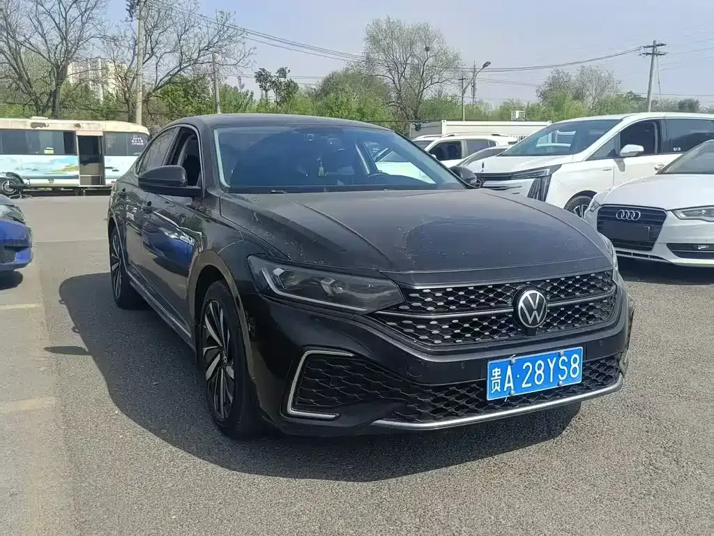 Volkswagen Passat — фото 1