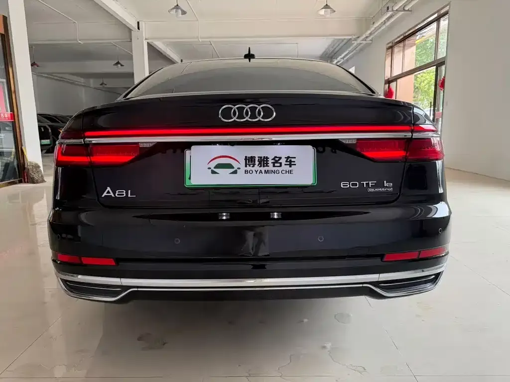 Audi A8 — фото 7