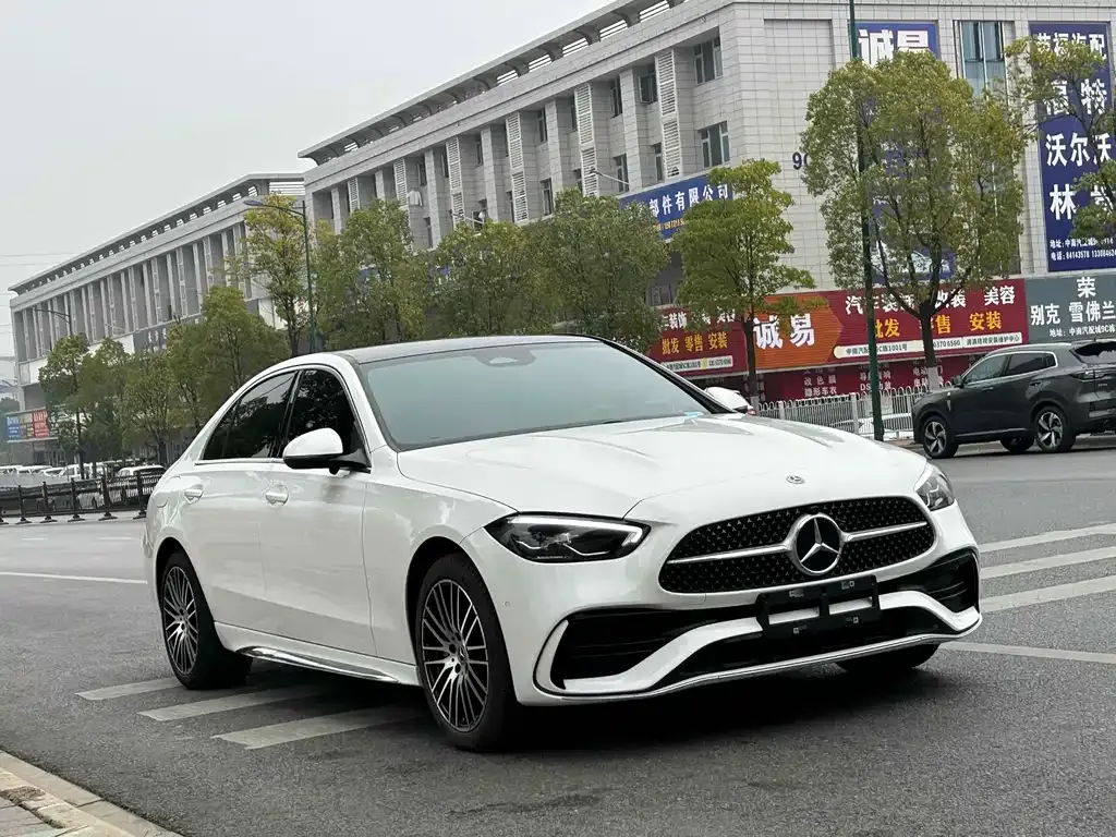 Mercedes-Benz C-Class — фото 1