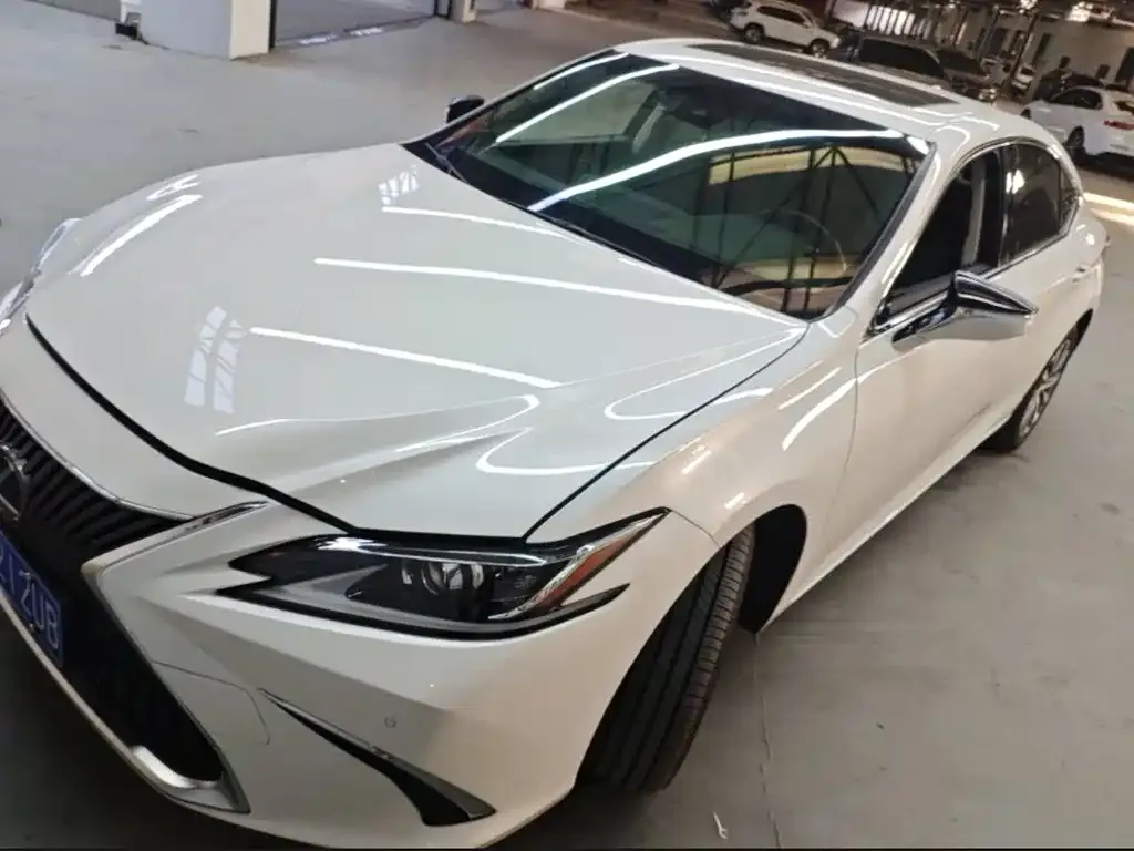 Lexus ES — фото 1