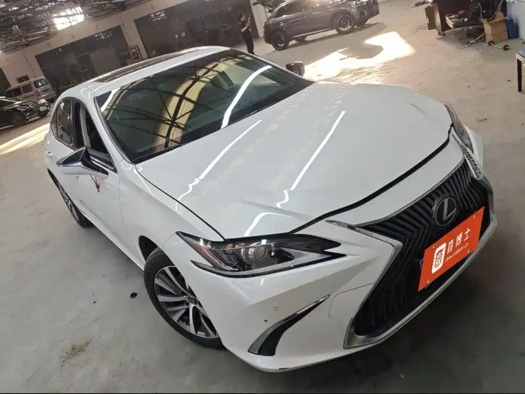 Lexus ES — фото 10