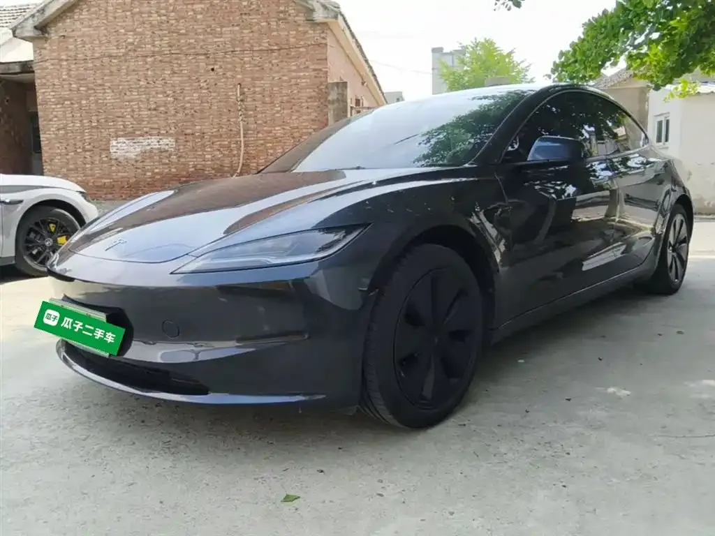 Tesla Model 3 — фото 1