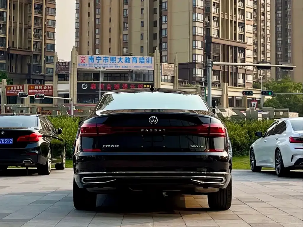 Volkswagen Passat — фото 7