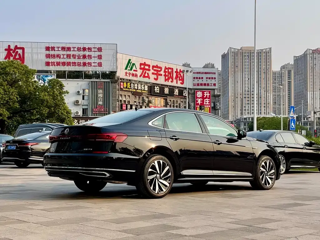 Volkswagen Passat — фото 8