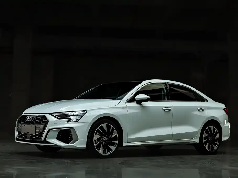 Audi A3 — фото 1