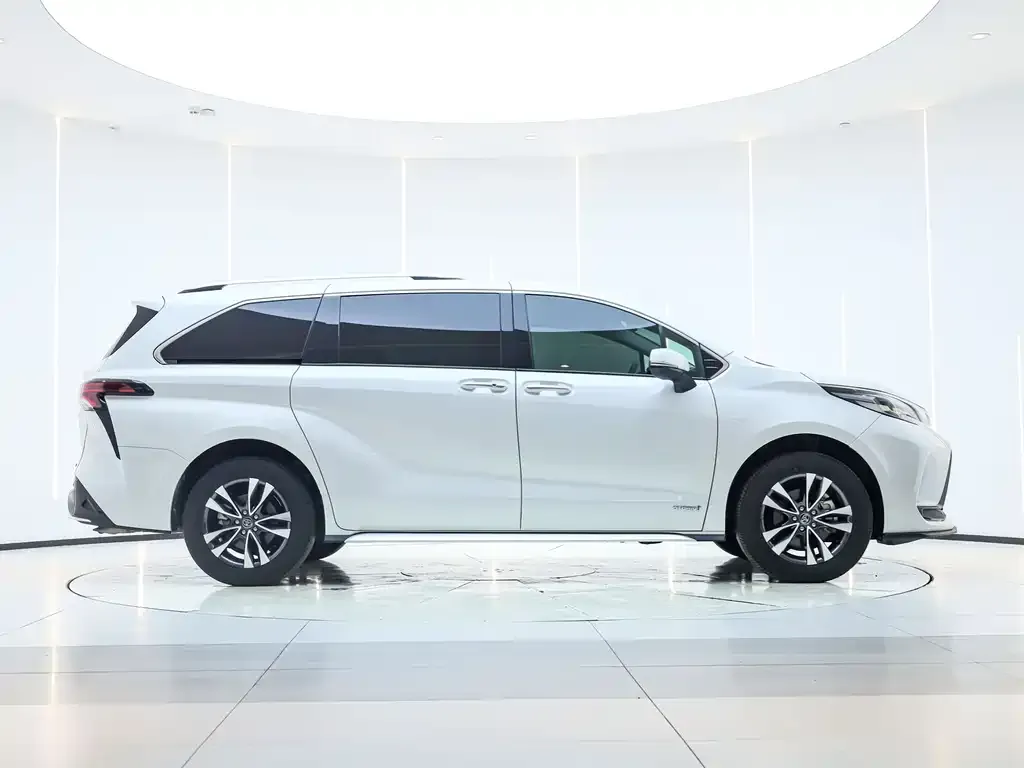 Toyota Granvia — фото 5