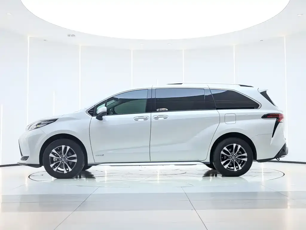Toyota Granvia — фото 4