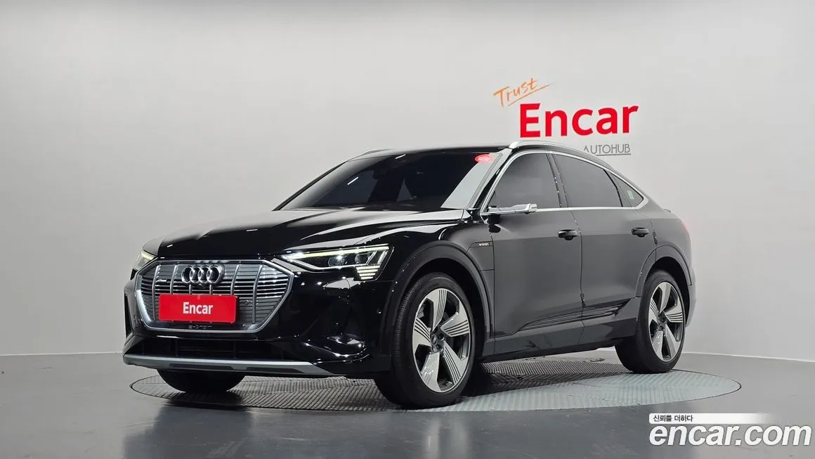 Audi e-tron — фото 1