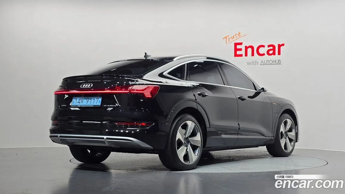 Audi e-tron — фото 3