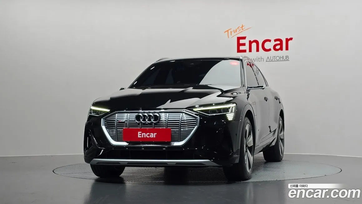 Audi e-tron — фото 6