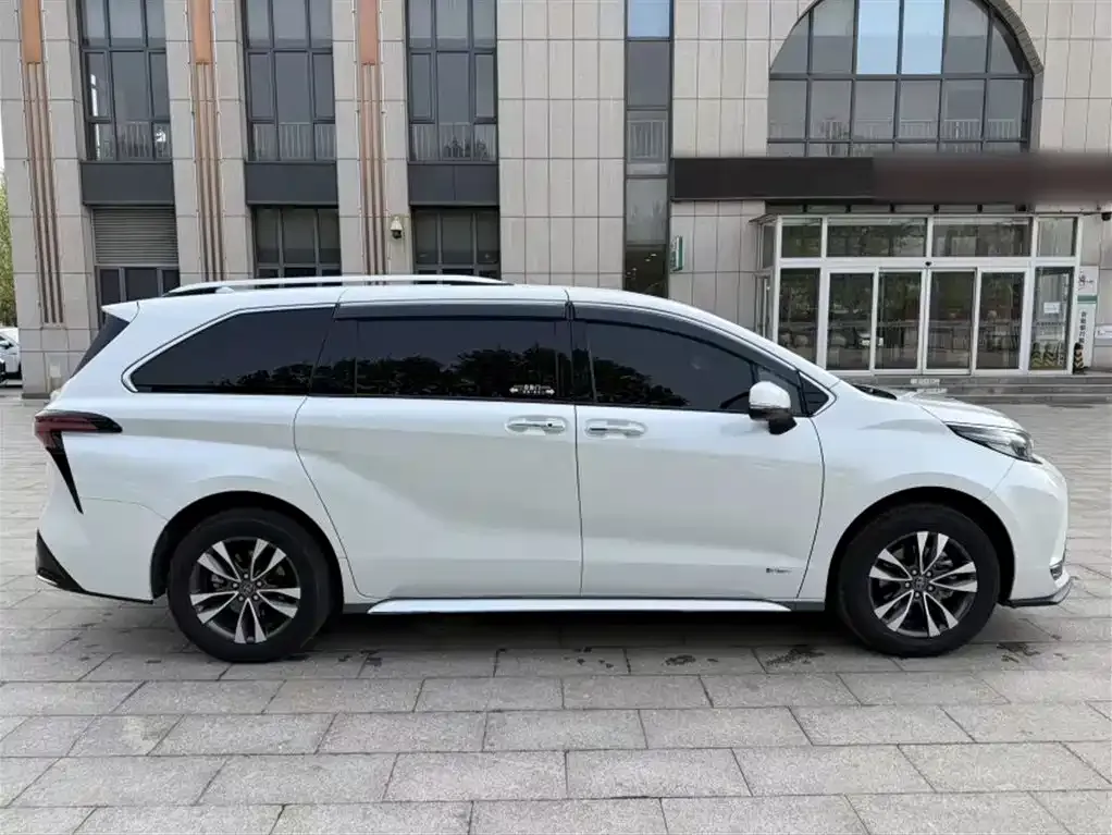 Toyota Granvia — фото 9