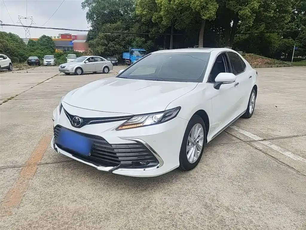 Toyota Camry — фото 8
